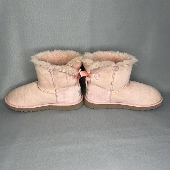 UGG Boots Bailey Bow Light Ballet Pink Coquette Very RARE Retired Sz 6 fits 7 - Picture 6 of 16